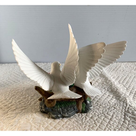 Holsted House Enchanting White Doves the Porcelain Garden Collection Birds 2001 - Picture 13 of 16